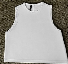 VUORI Trestles Twill Crop Tank Top size M Sand Work Travel Athleisure