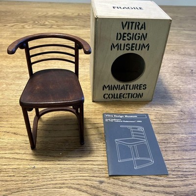 vitraデザインミュージアム クッションダークブラウン3個セット Vitra Design Museum Miniature Nr.728 Cabaret Fledermaus 1905 w/Box