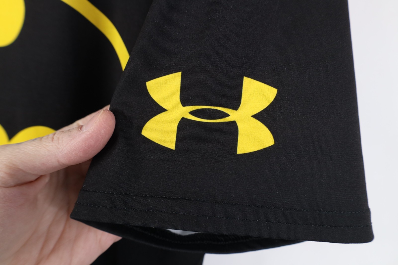 Under Armour DC Comics Mens XL Batman Superhero Compression Training T-Shirt thumbnail 4