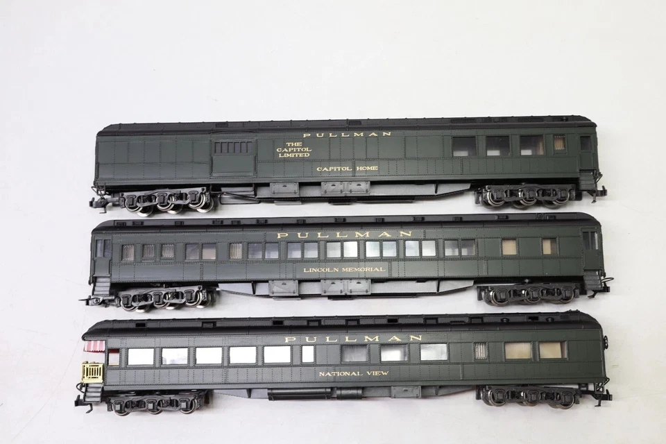 Rake of 3 Rivarossi HO Pullman Coaches 2692, 2693, 2695 - Image 2 of 4