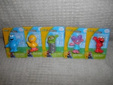 COMPLETE SET OF 5 JUST PLAY SESAME STREET MINI FIGURES /CAKE TOPPERS AGES 2+-NIP