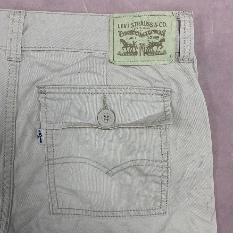 Pantalones cortos cargo Levi's para mujer 30 Foto 4 de 4
