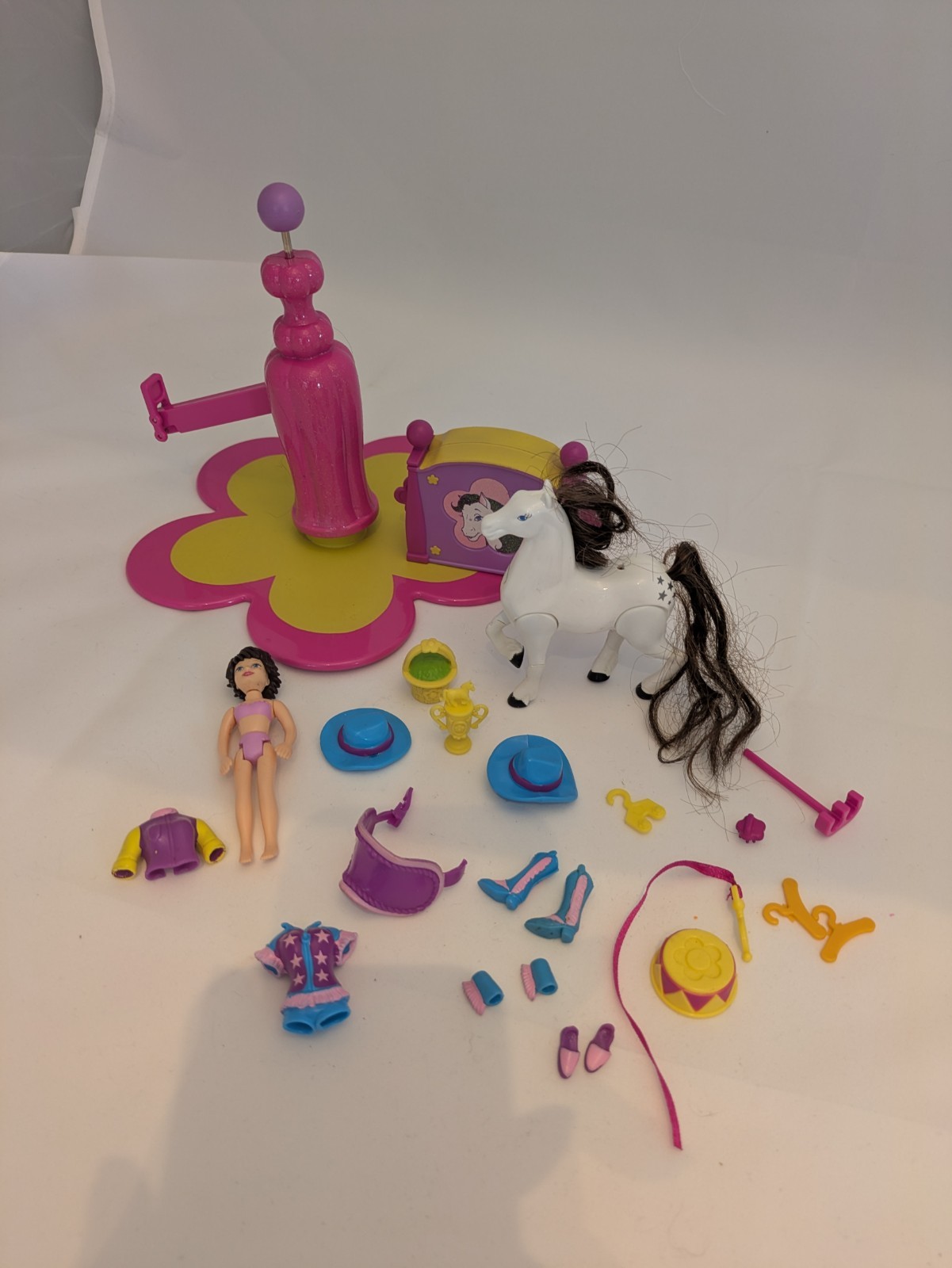 Mattel Polly Pocket Dazzlin' Pet Show con Kirstie e Prancin' Pony dal 2003