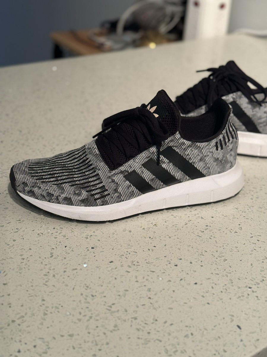 Adidas Originals Swift Run Men's Sneaker Running Shoe Gray