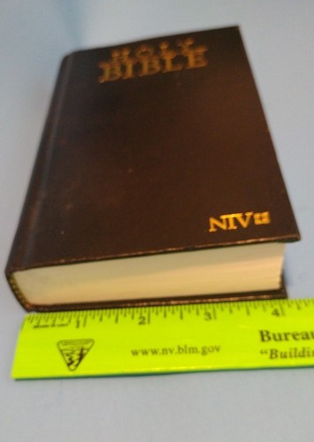 Holy Bible New International Version NIV - Biblica 2011 - Picture 3 of 4