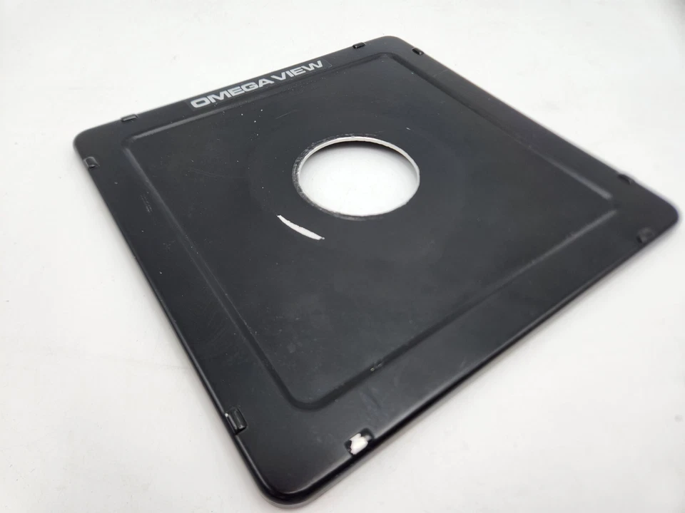 Placa de lente metálica Omega View 6 1/4" x 6 1/4" 158 mm cuadrada 42 mm con orificio Foto 3 de 4