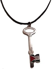 Symbol of Heritage: Palestine Key Necklace with Flag Details
