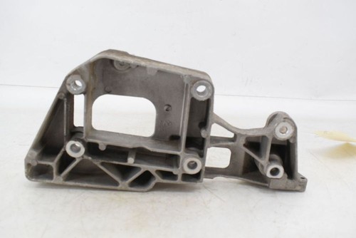 VW GOLF PLUS 5M1 1.6 75KW 06F903143F Lichtmaschine / Generator Halter