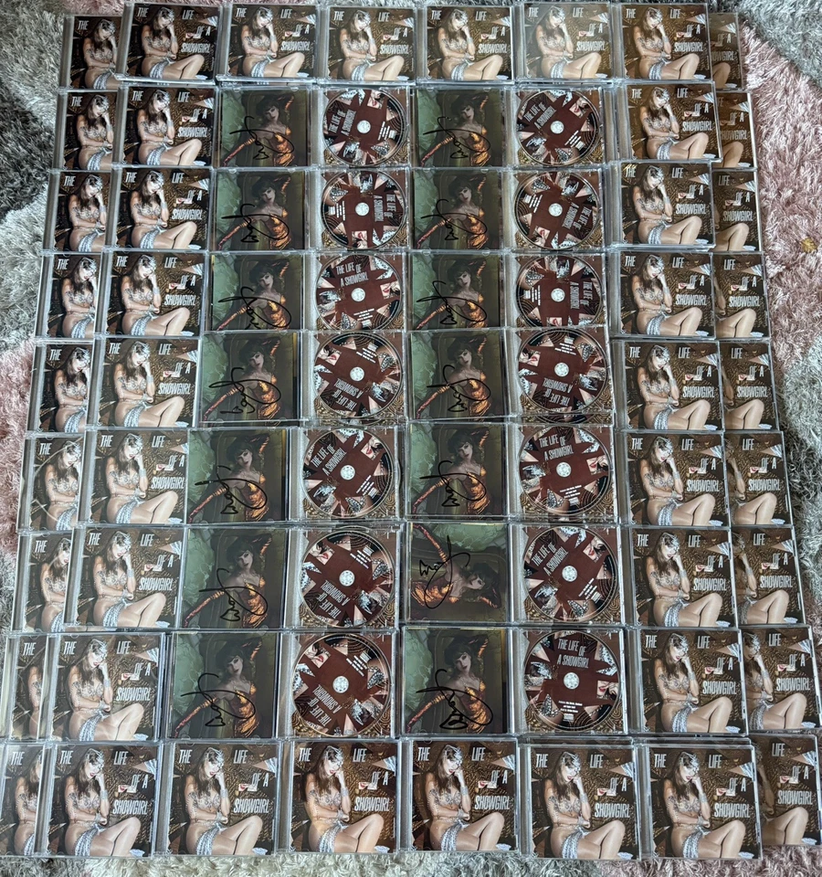 The Life of a Showgirl: It’s Beautiful Edition CD with Hand Signed Photo 📦✅