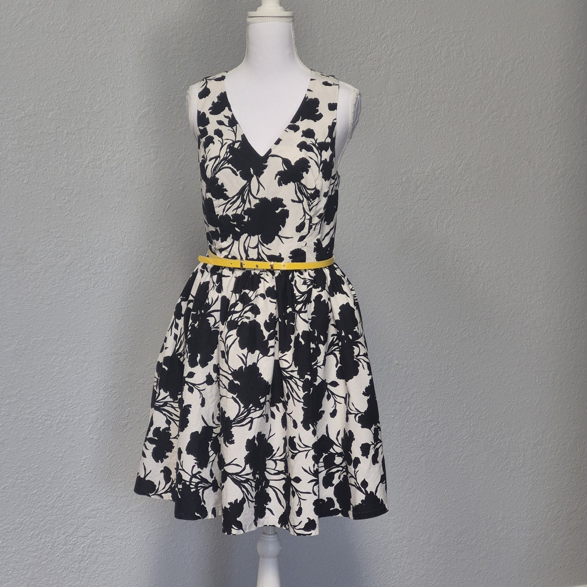green emerald velvet dress J'Adore Dresses J22077 - Floral Printed Fit and Flare Dress