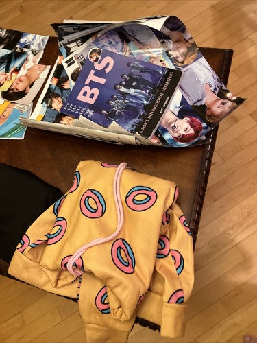 BTS Love Yourself Lot!! CD’s, Pictures, Posters, Sweater, Halter Top, Pre-owned - Imagen 12 de 12