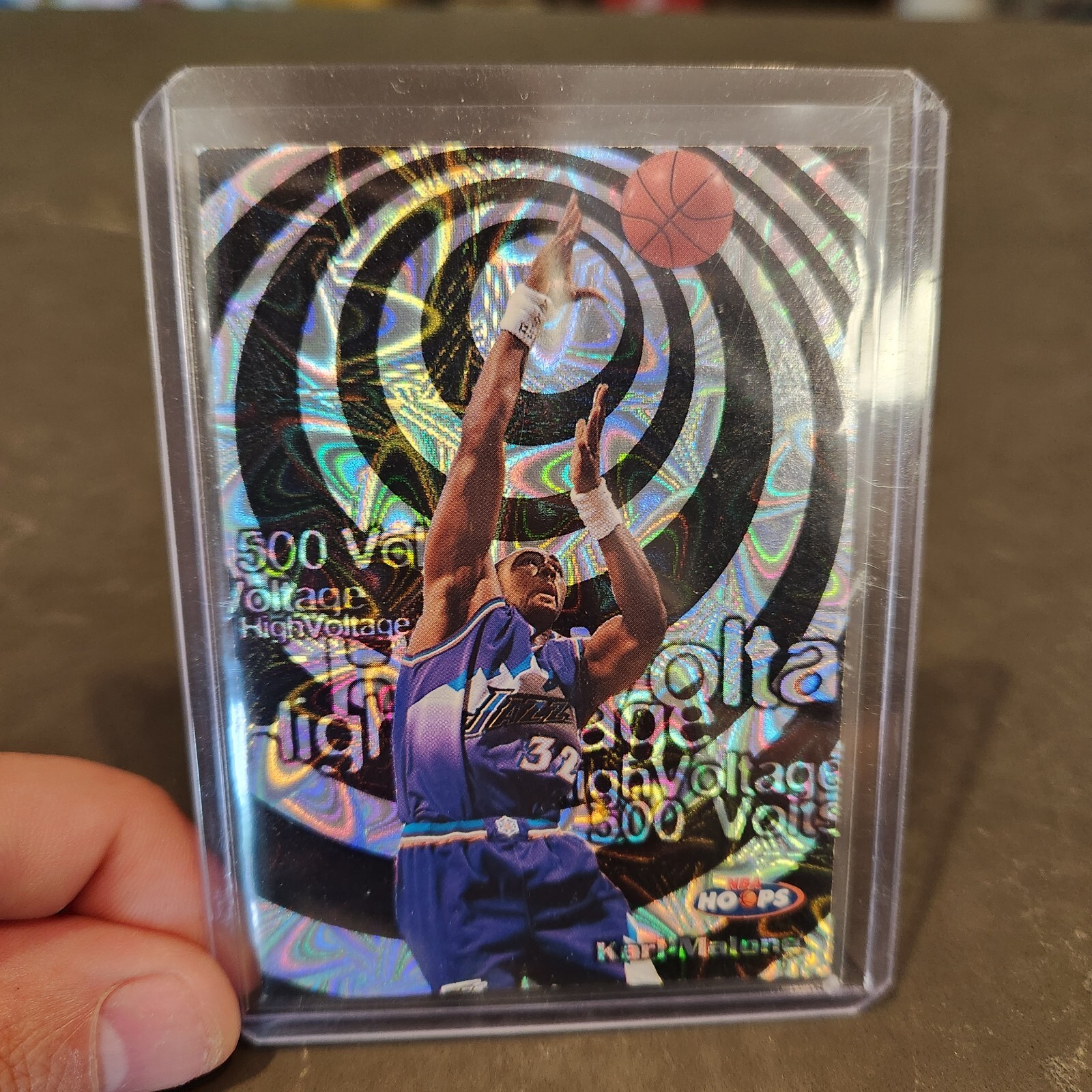 1997-1998 Nba Hoops Karl Malone High Voltage 500 Volts #'d 77/500