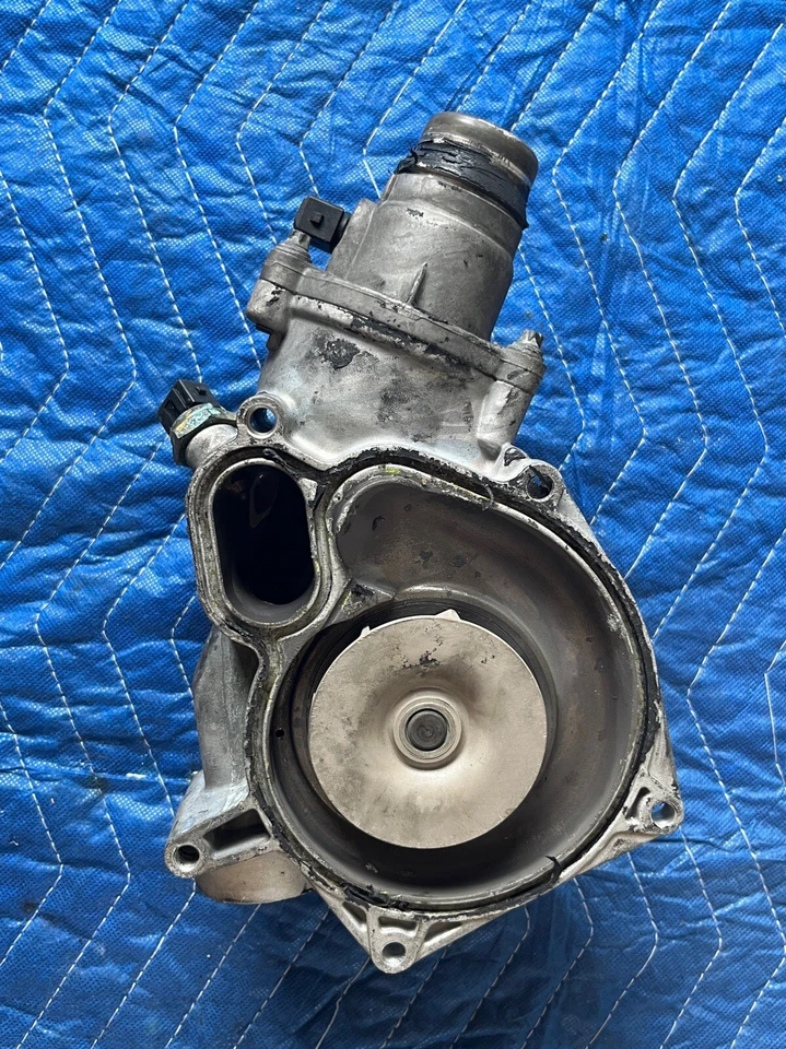 09-15 BMW F01 F02 F10 550i 750i N63 MOTOR BOMBA DE AGUA 7586885 OEM 84k Foto 3 de 4