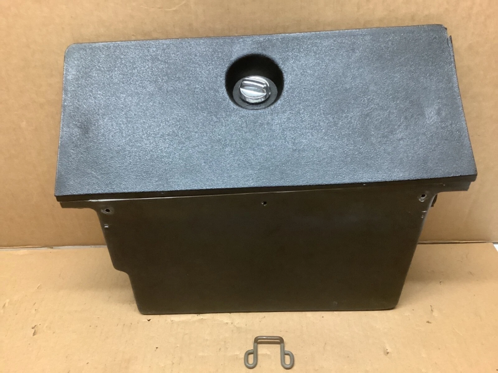 1975 1977 OLDSMOBILE CUTLASS SUPREME boîte à gants et porte à gants OEM 410531