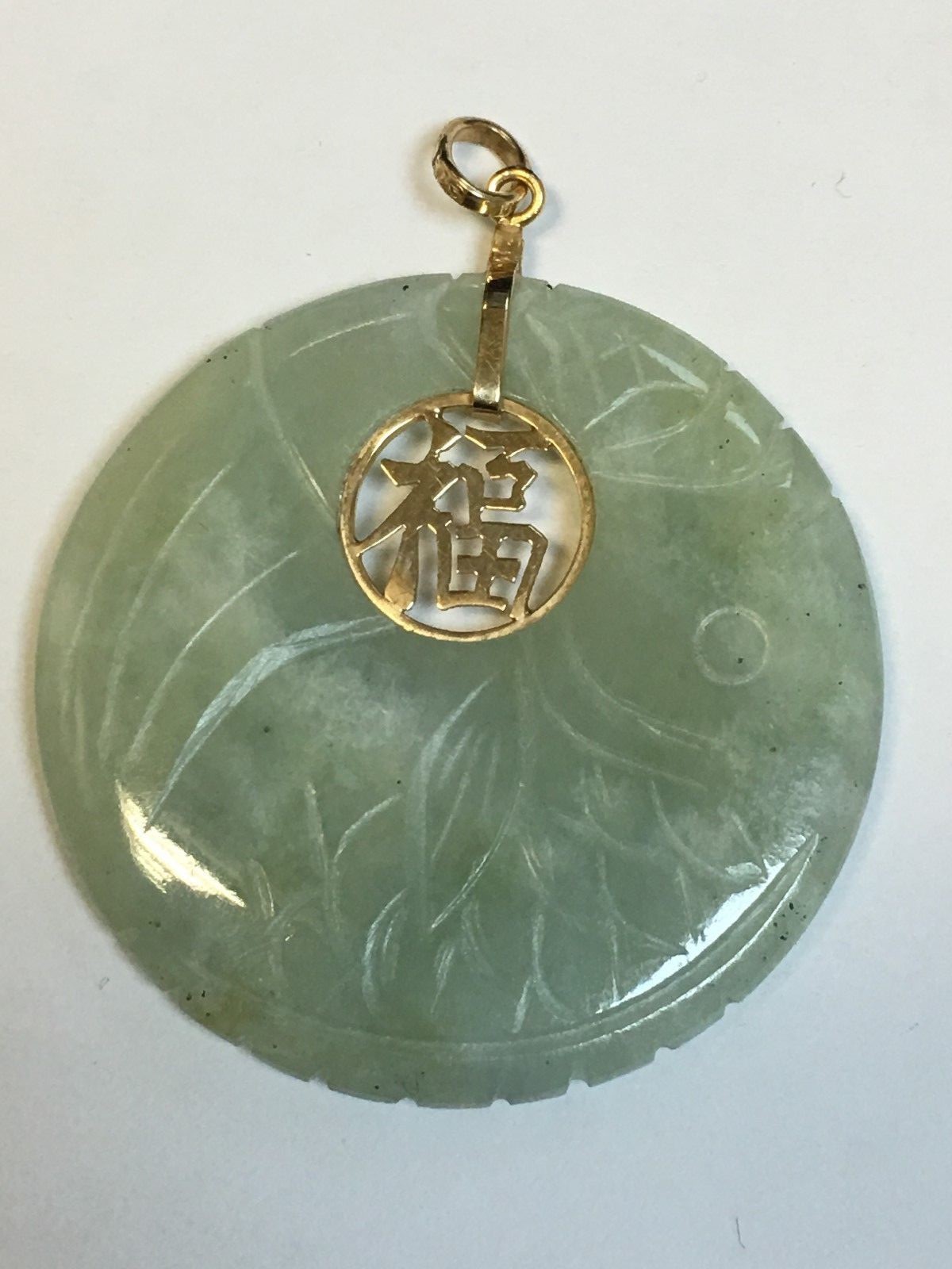 Lovely 9 Carat Yellow gold JADEITE PENDANT Lovely 9 Carat Yellow gold JADEITE PENDANT