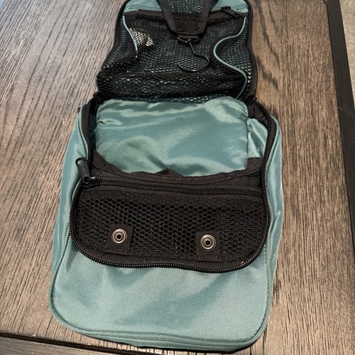 L.L. SEMINUEVO BOLSA DE VIAJE BEAN PEQUEÑA VERDE TOILETTE MUTI BOLSILLO PERCHA COMPACTA - Imagen 3 de 6