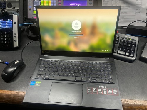 Laptop - Picture 2 of 4