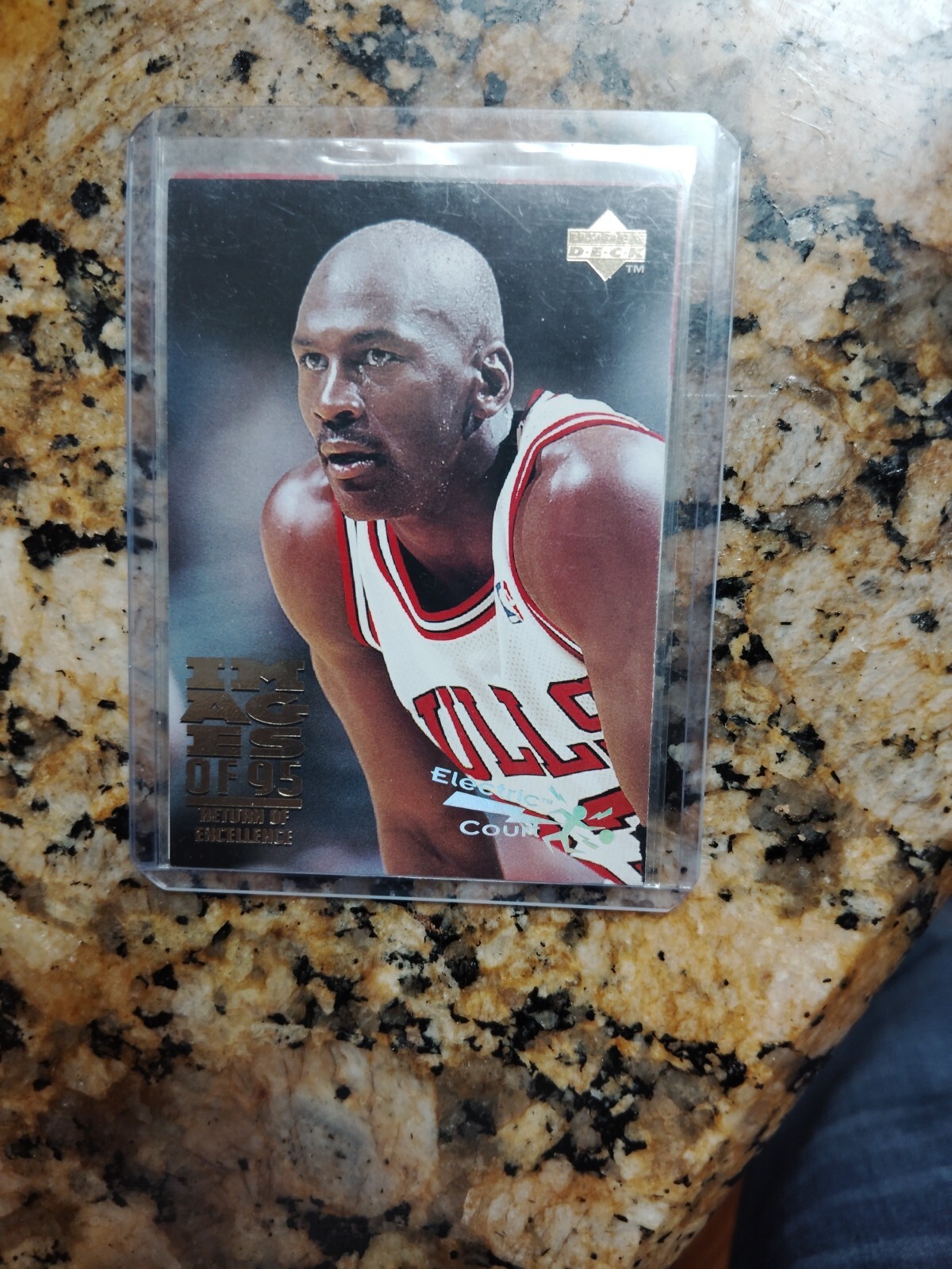 MICHAEL JORDAN 1995 Upper Deck #335 Electric Court GOLD SP