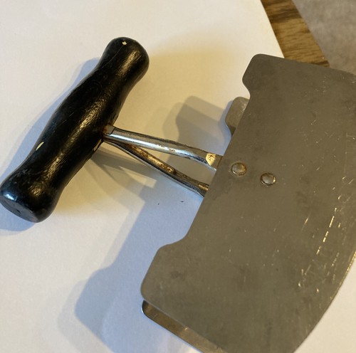 Vintage Dough Cutter Unbranded double blade, with Black  Wood handle - Afbeelding 5 van 5