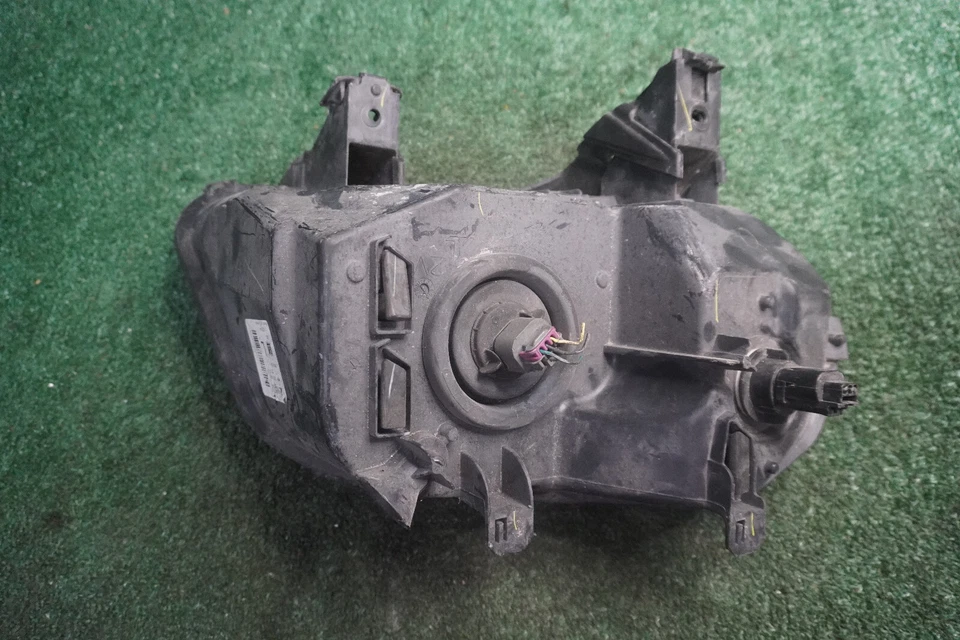 Chevrolet HHR 2009 2010 2011 luz de la cabeza del lado del conductor OEM 15827441 Foto 2 de 3