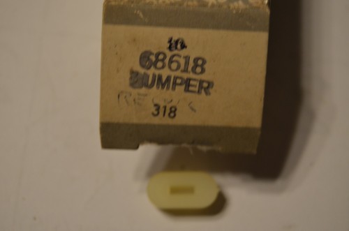 BRIGGS & STRATTON 68618 BUMPER OEM - Picture 2 of 2