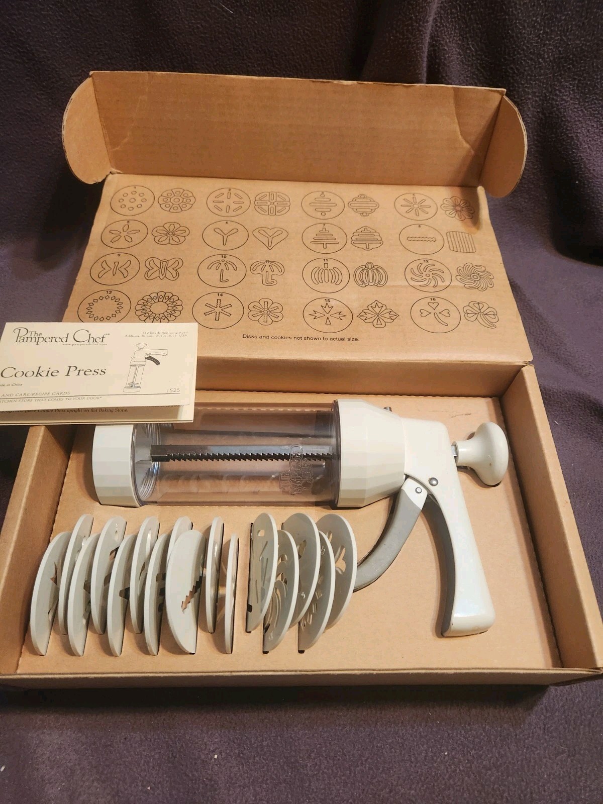 The Pampered Chef 1525 Cookie Press with 16 Discs - White