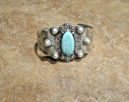 EXTRAORDINARY !! OLD 1940's Navajo Sterling Turquoise STAMPED DESIGN Bracelet - Picture 7 of 15