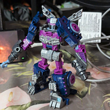 Transformers Legacy Axlegrease