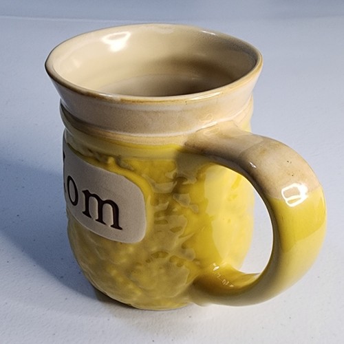 Cracker Barrel Mom Embossed 16 oz. Stoneware Coffee Mug Cup Yellow Beige - Foto 6 di 6