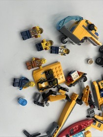 LEGO City Jungle Sets #60157 Starter Set, & 60160 Mobile Lab Incomplete 5 Figs