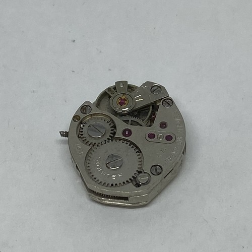 Helbros Watch HB 90 Movement 21 Jewel For Parts/Repair R74 W/ Dial Good Balance - Picture 2 of 6
