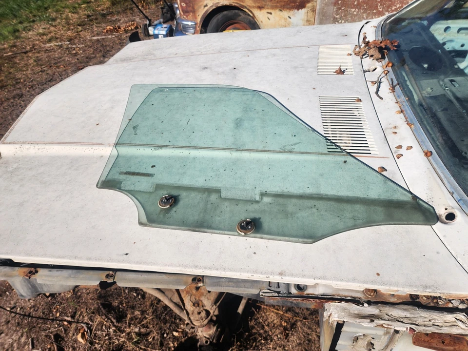 Cristal ventana puerta lado conductor Chrysler 5th Avenue Foto 3 de 4