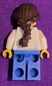Lego twn193 Artist Female Minifigure  2014 Parisian Restaurant 10243 SHIPS FREE!