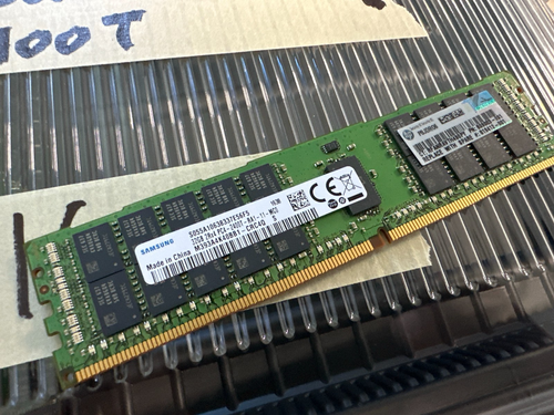 RAM pour serveur enregistré Samsung 32 Go DDR4-2400T PC4 ECC (M393A4K0BB1-CRC0Q)