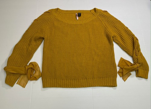 Love By Design - Women’s Size Medium - Pullover Knitted Sweat Shirt (Gold)