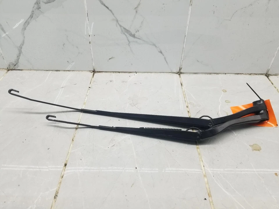 2013 BUICK REGAL PAIR OF WIPER ARMS #002961 - Image 2 of 2