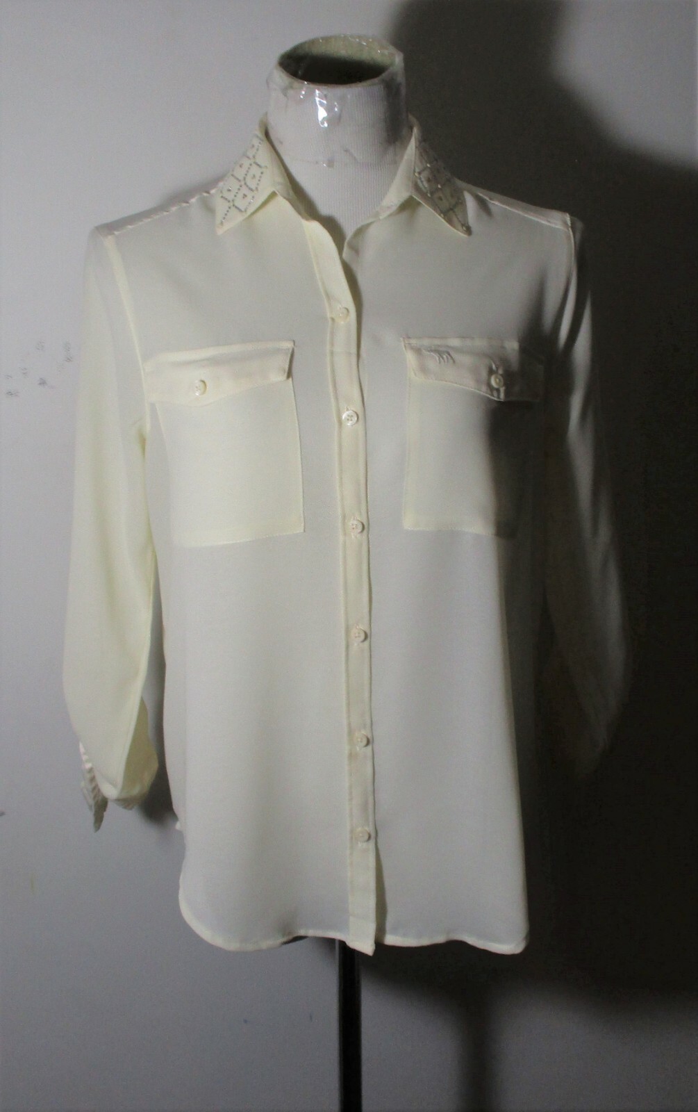 ABERCROMBIE & FITCH Beige Beaded Collar Blouse Women's Size XS