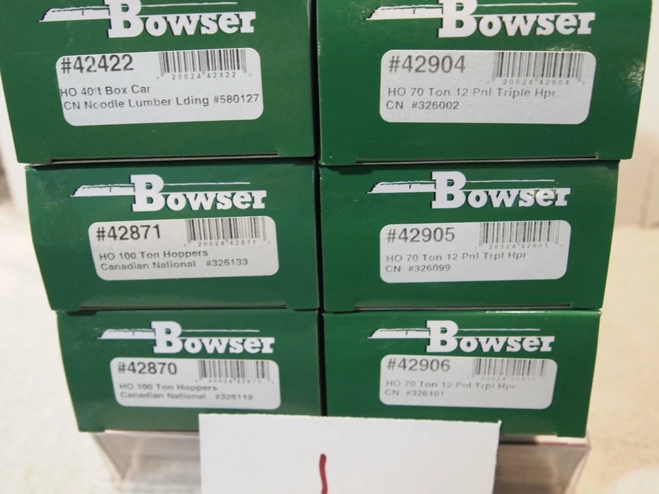BOWSER  CANADIAN NATIONAL  3-70t & , 2-100t OPEN HOPPER, 1-40ft. BOX CARS  CN1 - Image 4 of 4