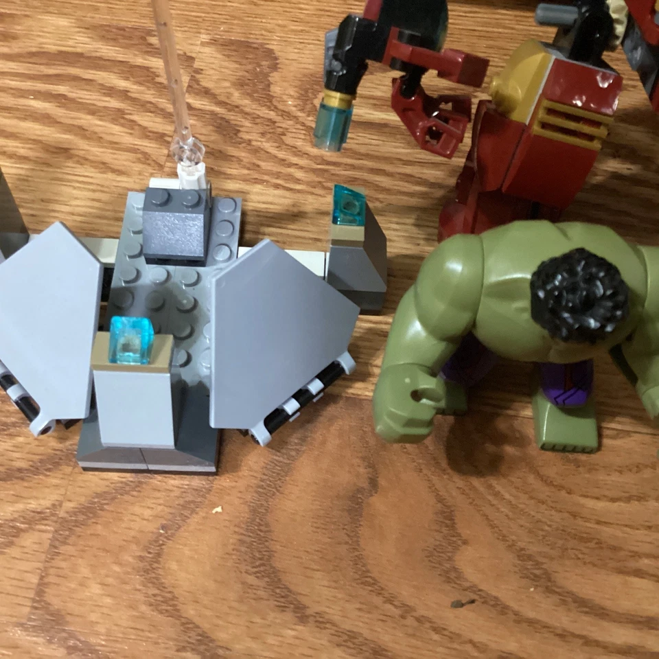 LEGO Marvel: The Hulk Buster Smash 76031 99% Completo con Minifiguras Manual de Cómic Foto 4 de 4