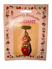 Vintage Strawberry Shortcake Pendant with Necklace 1981 Hong Kong in Pkg