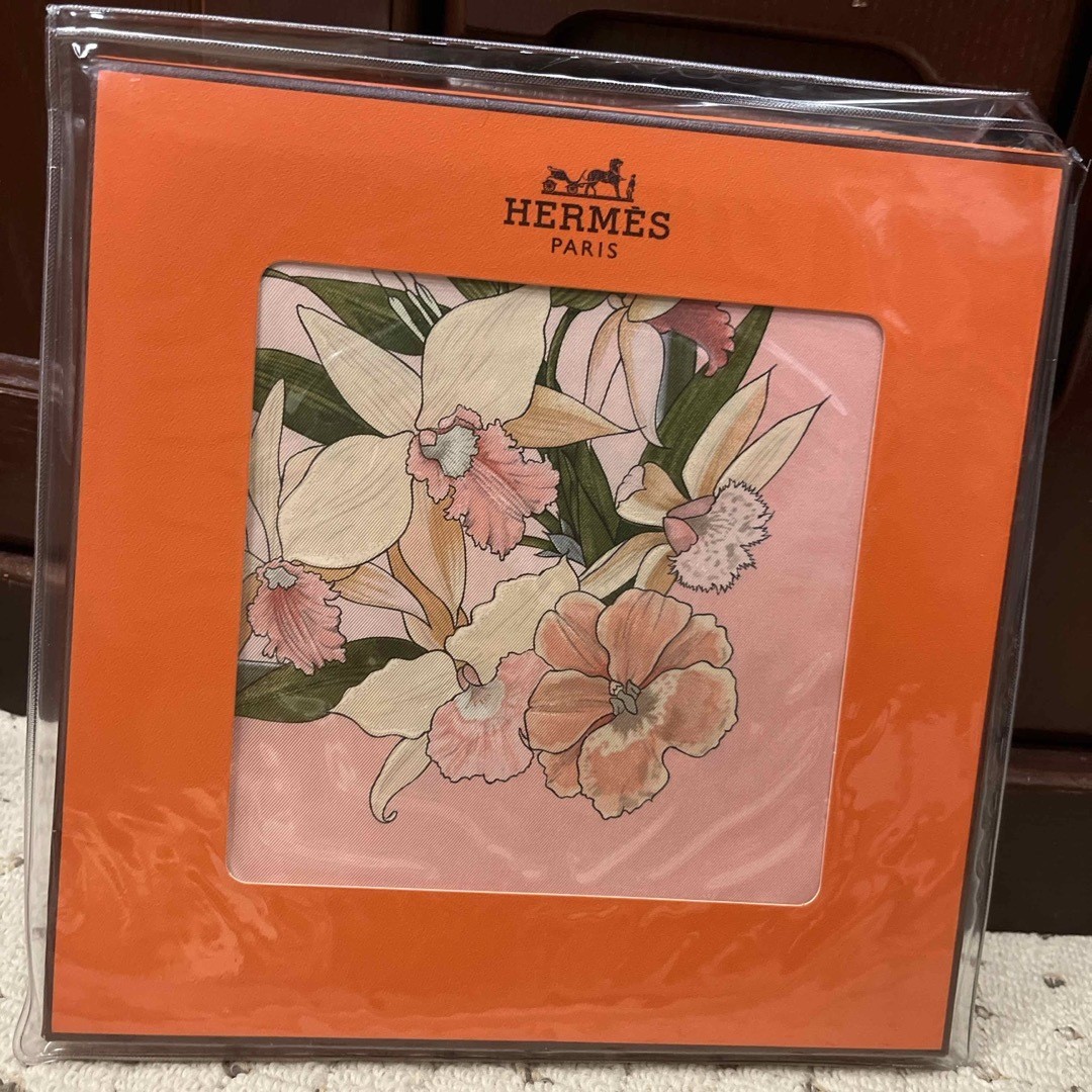HERMES Pink Silk Scarf New Elegant Fashion Accessory