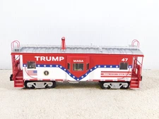 Lionel 2526830 Trump 47 Presidential Red Bay Window Caboose