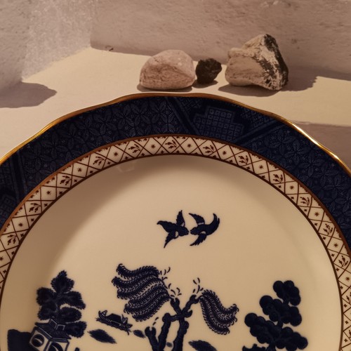 ROYAL DOULTON REAL OLD WILLOW 8 1/2" SALAD PLATE - THE MAJESTIC COLLECTION - Picture 2 of 6