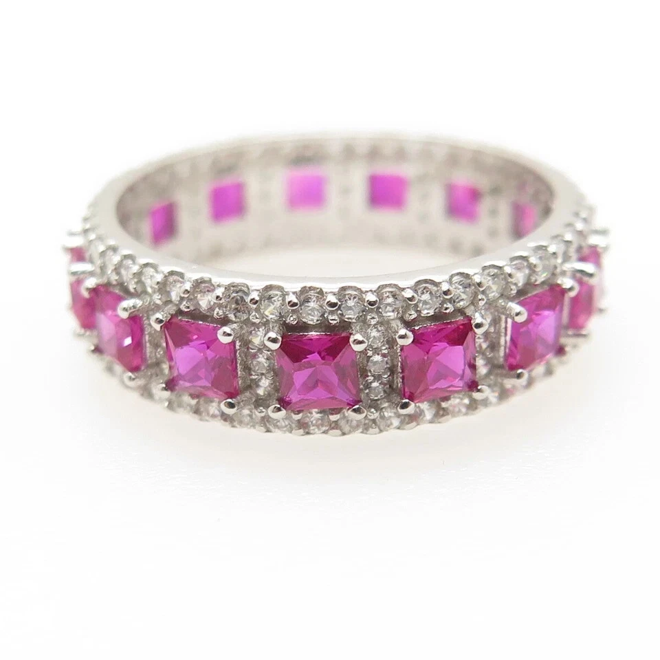 Anillo de eternidad de zafiro simulado corte princesa de 2,5 quilates enchapado en oro blanco de 14 k Foto 3 de 4