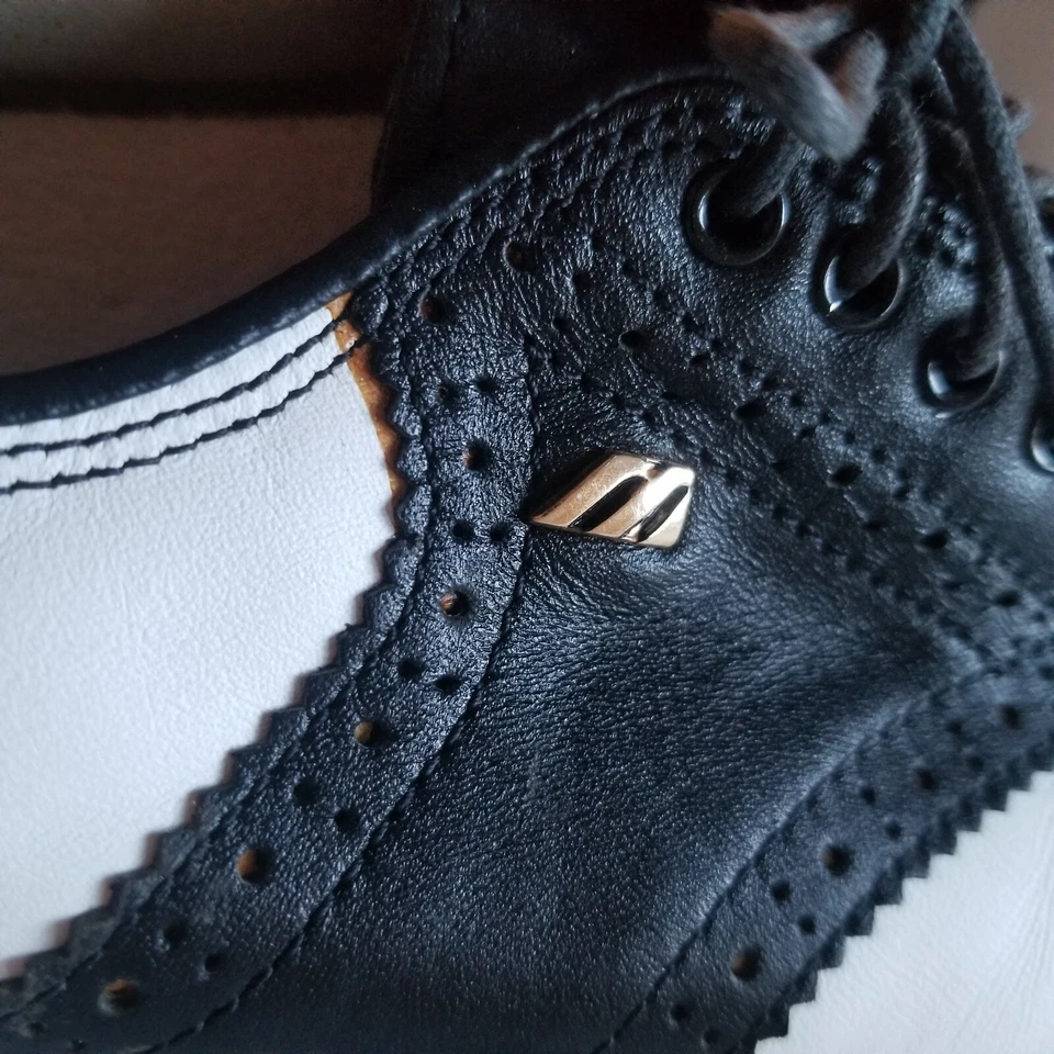 Mizuno Womens Golf Shoes White Black Leather Lace-Up Spiked Comfort Size 6.5 - Image 3 of 4