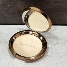 Becca Light Chaser highlighter ~ Pearl Flashes Gold ~ for face and eyes, nwob