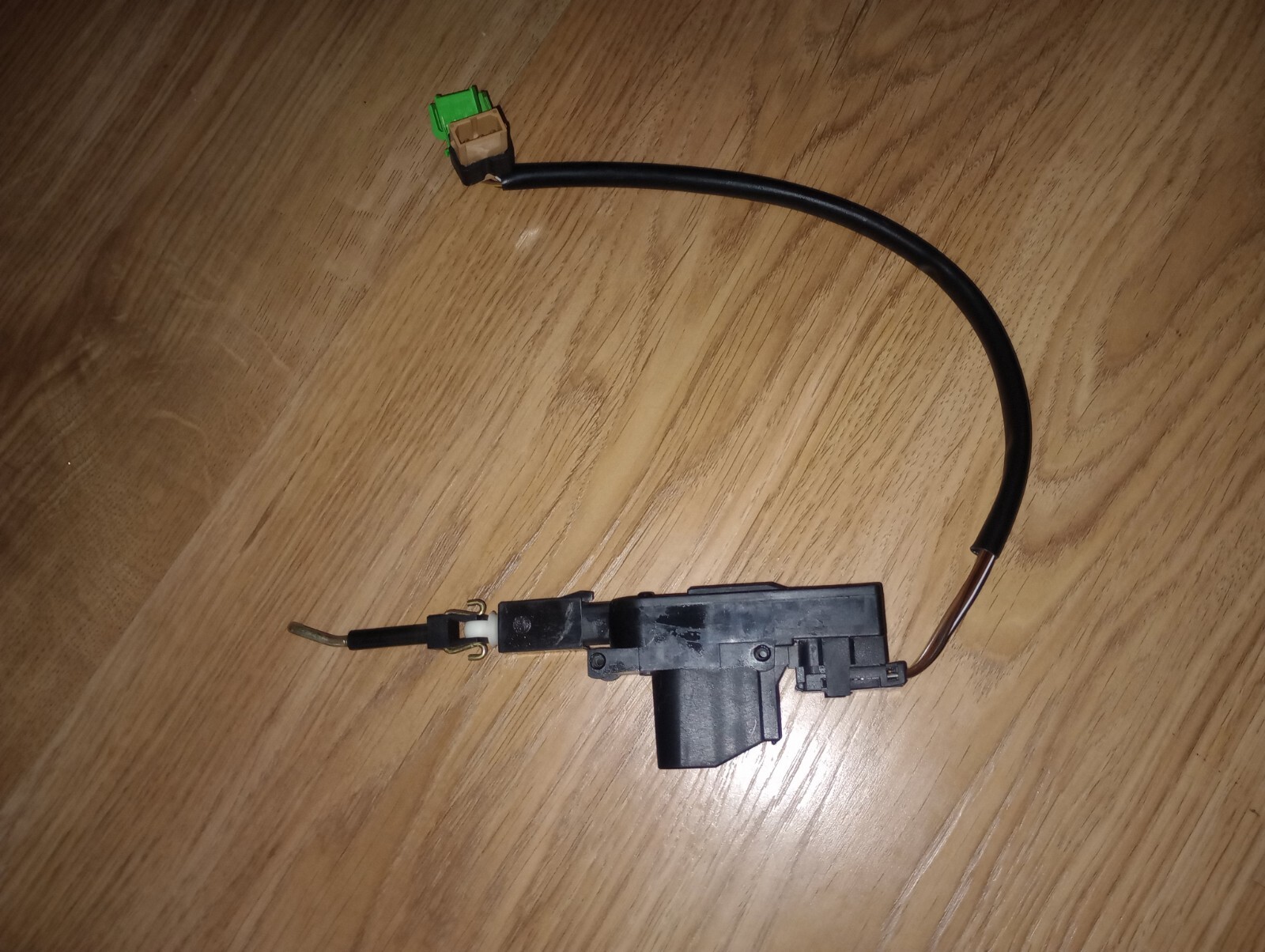 AUDI CABRIOLET 92-00 SERVO MOTOR FOR BOOT LOCK WITH LOOM 8G0959639 