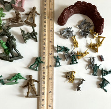 Vintage Lot of Army Men Toy Soldiers Figures Plastic Assorted Sizes, Colors