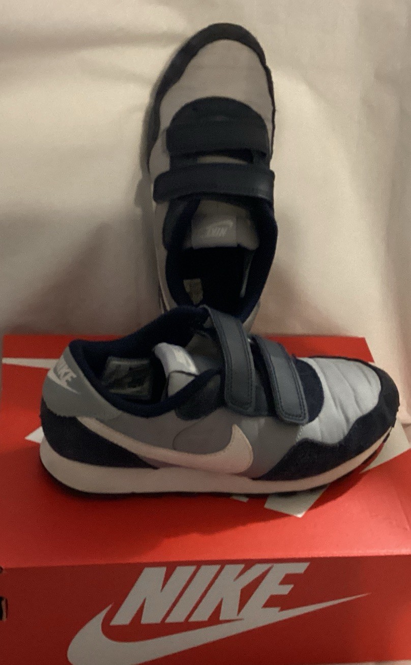 NIKE  MD VALIANT (PSV)  Boy Sz2Y DARK OBSIDIAN/PHANTOM