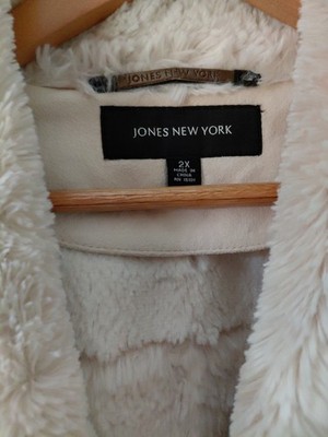 Jones New York 2x White Coat Size Women's 2x. Beautiful 